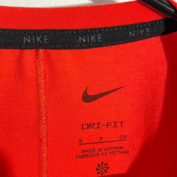 Nike Women's Dri-FIT One Luxe Twist Short-Sleeve Shirt - Picture 4 of 4